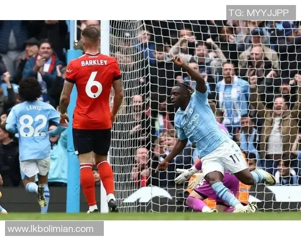 英超激战：里昂狂胜曼联五球惨败引发全场震动