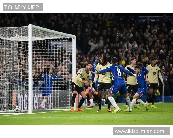 西甲激战波尔图与那不勒斯战成平局乌龙球引发全场争议与热议