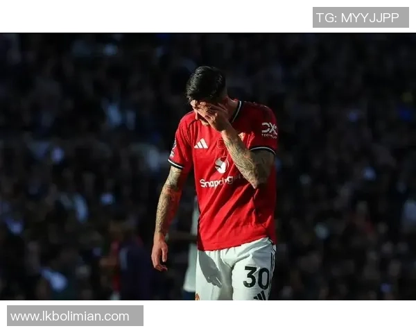 足总杯大战：拜仁狂胜曼联五球赛场瞬间引发热烈反响