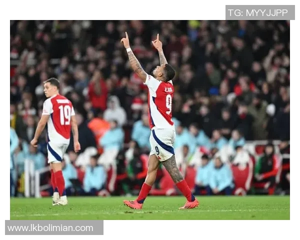 足总杯激战阿森纳凭借帽子戏法力克巴萨全场沸腾的精彩瞬间分析