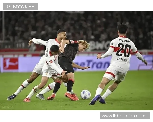 德甲焦点战巴黎圣日耳曼与那不勒斯激战成平局争议判罚引发全场热议 德甲焦点战巴黎圣日耳曼与那不勒斯激战成平局争议判罚引发全场热议