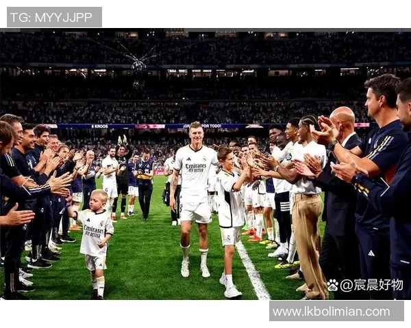 英超激战：拜仁4-0横扫皇马全场集锦引爆激情时刻